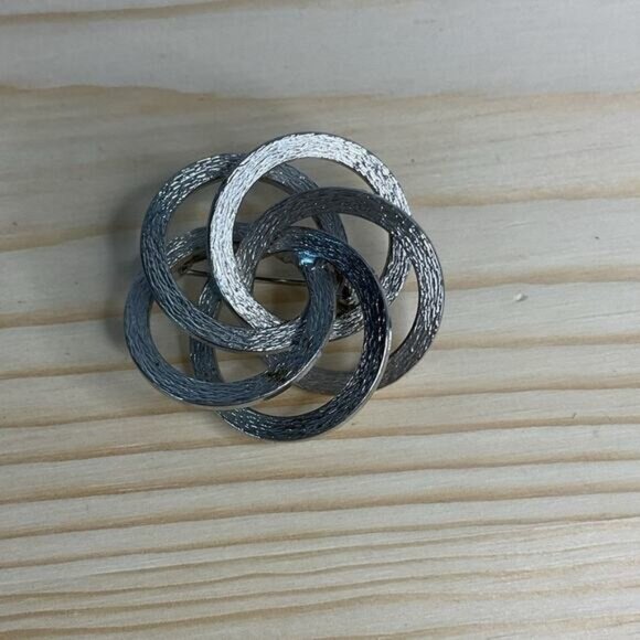 Vintage Silver-Tone Interlocking Circle Brooch Pin - Picture 1 of 7